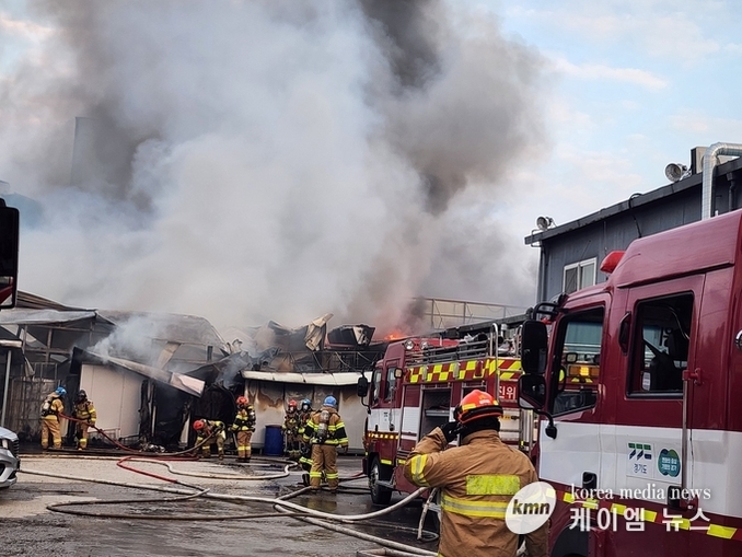 <속보>경기도 오산시 원동 소재 대형 식자재 마트에 큰 불