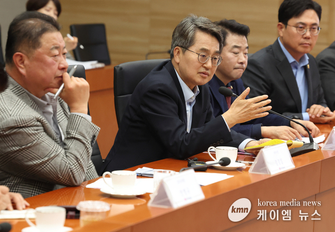 김동연지사, LG디스플레이 및 주요 협력사 대표와 ‘차세대 OLED 투자현장 간담회’ 개최 !!