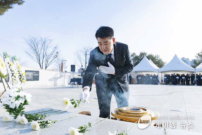 화성특례시의회, 2026년 병오년 현충탑 신년 참배 참석