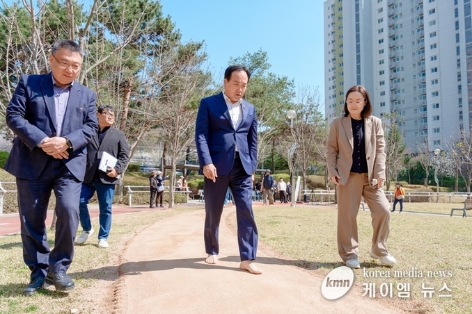 오산시, 2026년 쾌적한 맨발길 4개소 준공… 시민 힐링 공간 본격 운영 !!