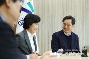 소상공인연합회 만난 김동연 지사, “건전재정보다 민생재정이 중요. 지역화폐 예산 살려야”