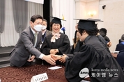 용인시, “나도 이젠 졸업장이 생겼어요”어르신‘문해학교’감격의 졸업식
