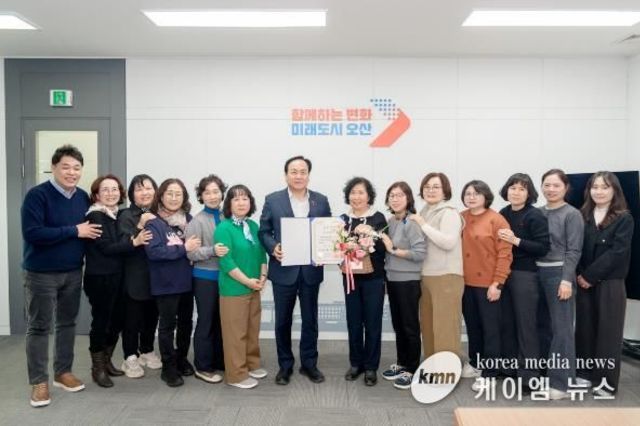 오산시, 국무총리 표창 수상 '이스트 봉사단' 상장 전달 및 격려