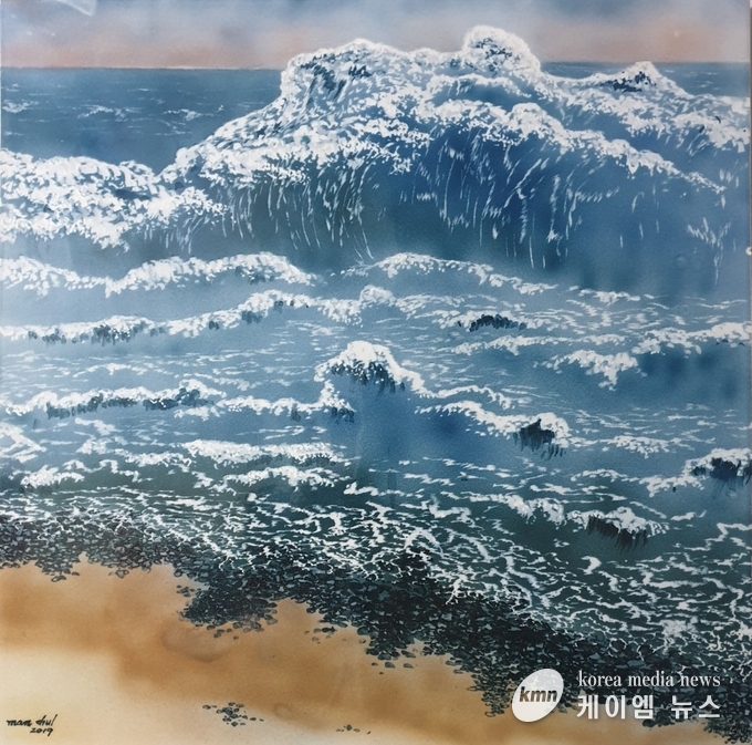오만철 작가는 그 동안 일본, 호주, 프랑스, 영국, 미국 등에서 초대개인전을 통해 우리의 문화를 알리는데 일조했다.