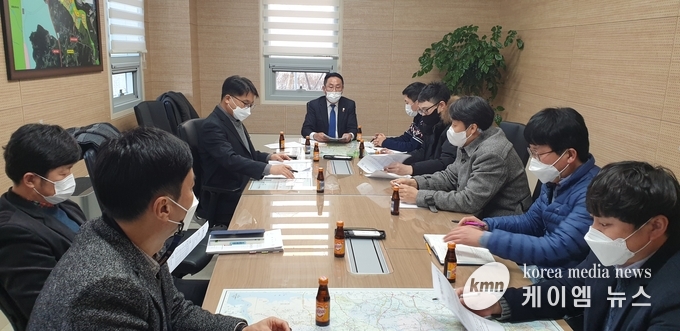 오진택 경기도의원, 송산그린시티 시내버스 2개노선 확충, 새솔동 주민간담회를 하고있다.