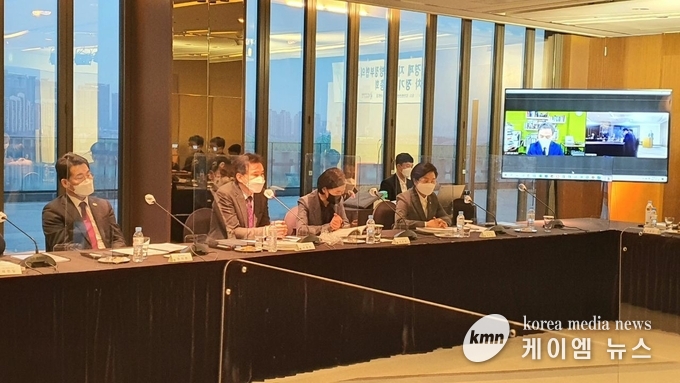 지난 25일 제13차 전국사회연대 경제 지방정부협의회 정기총회를 하고있다.