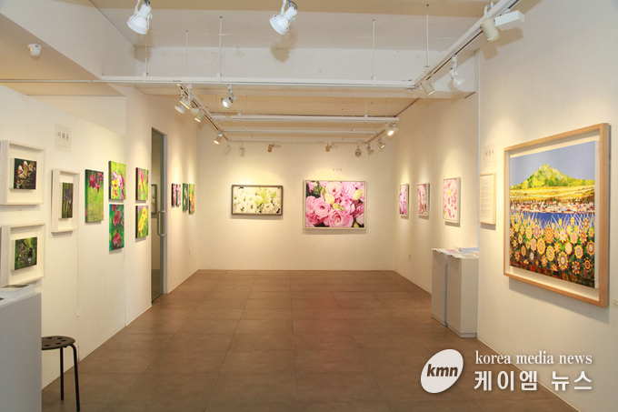 ART몬드리안 창립전 전시장