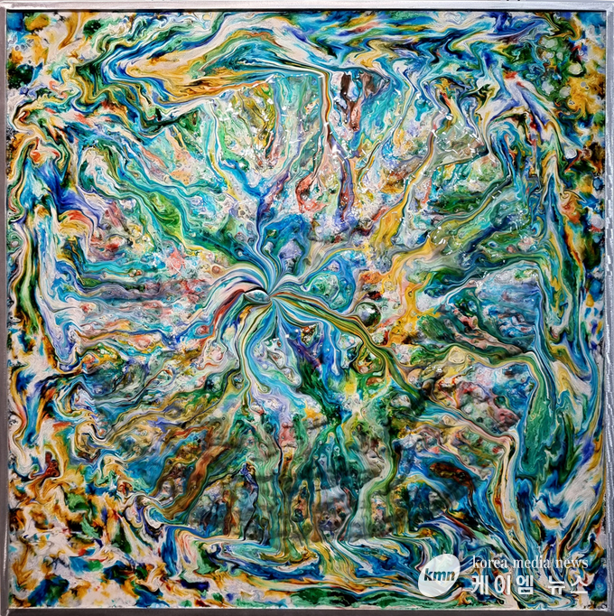 최소리_소리를 본다(크레이터)_104x104cm_알루미늄에 혼합재료 2021