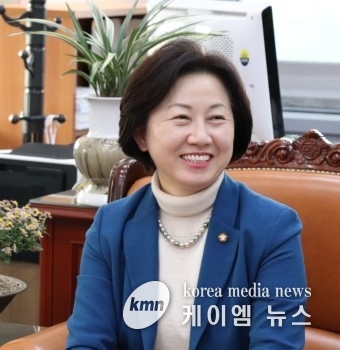 경기 화성(갑) 송옥주 국회의원(더불어민주당·국회 환경노동위원회·국회 여성가족위원장)