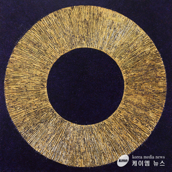 Scents of the Light Mixed medium & 24K Pure gold leaf 112x112cm 2021.
