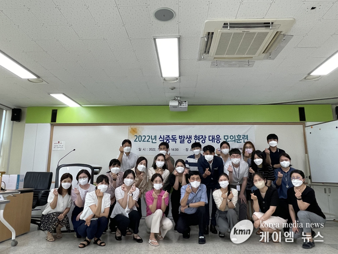 2022년 식중독 발생 현장대응 모의훈련 기념사진<br>
<사진/성남시청제공>