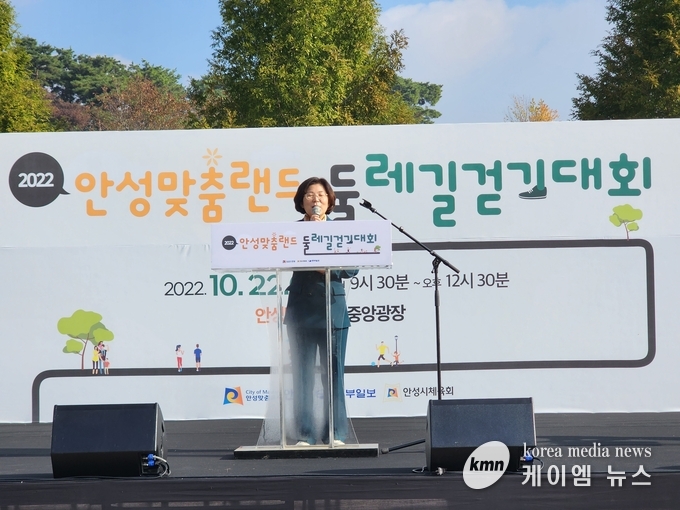 김보라 안성시장이 이번대회 개최에 대하여 설명하고있다.<br>
사진/김영진기자