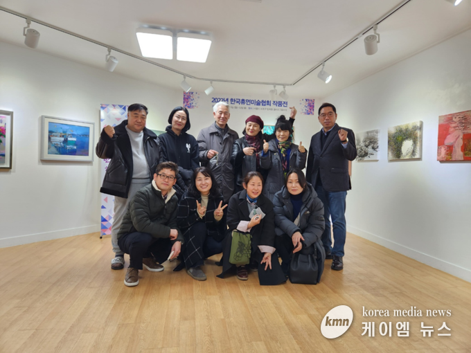 다양한 미술 장르로 감동 전하는 "2022 한국휴먼미술협회전" 개최 중