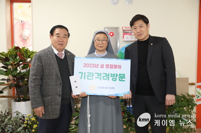 이재식 부의장(왼쪽 첫 번째), 김동은 의원(왼쪽 세 번째)