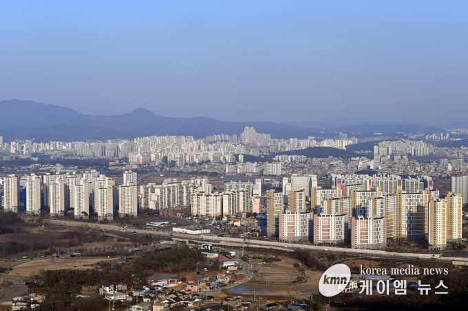 겨울에도 누구나 가볍게 등산할 수 있는 칠보산 정상에서 펼쳐지는 서수원 권역