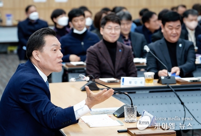 이재준 수원특례시장이 착수보고회에서 발언하고 있다.