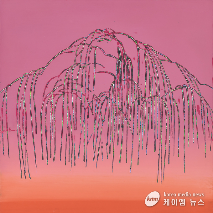 정회윤, 불꽃축제, 자작나무에 천연옻칠, 자개,45.5x45.5cm,2022