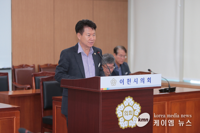사진/김재헌 의원 「이천시 주차장 설치 및 관리 조례 일부 개정 조례안」 대표 발의하고있다.