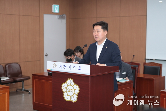 사진/박준하 의원 「이천시의회 사무기구 사무분장 규칙 일부 개정 규칙안」 대표 발의하고있다.