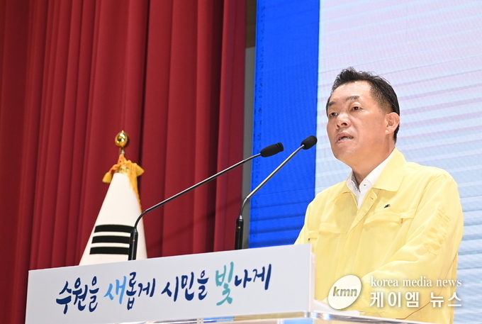 이재준 수원시장이 21일 비상소집훈련에서 훈시하고 있다.