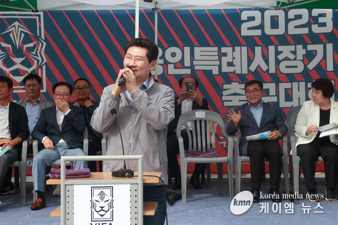 이상일 묭인특례시장이 축사를 하고있다. 사진/용인특례시청 제공