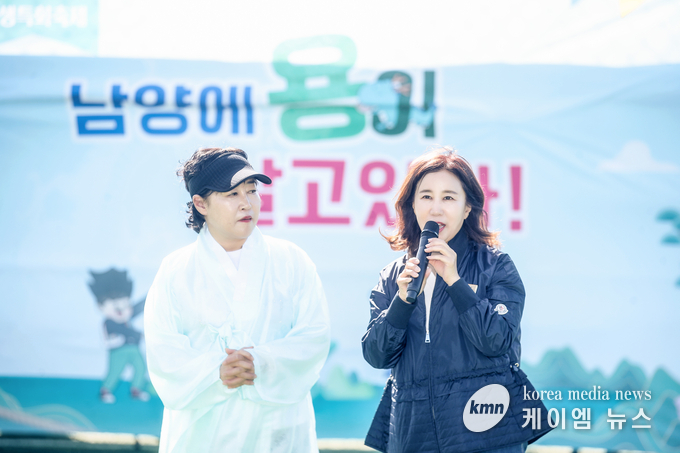 남양읍 자생특화축제 축사중인 김경희의장