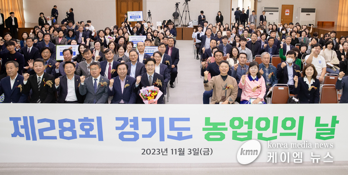 참석자 단체사진