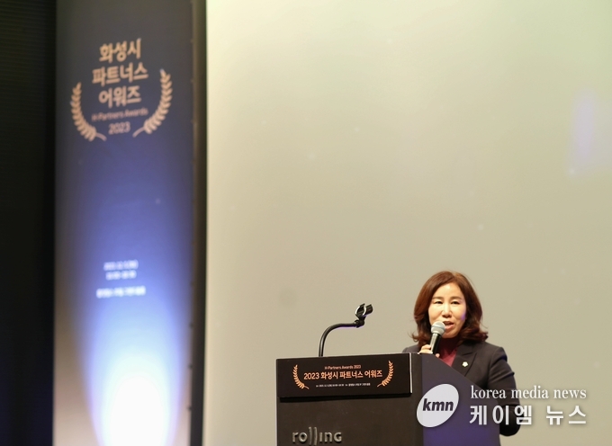 사진/축사하는 화성시의회 김경희 의장