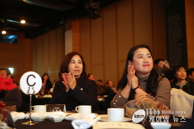 사진/화성시의회 김경희 의장과 이은진 기획행정위원장