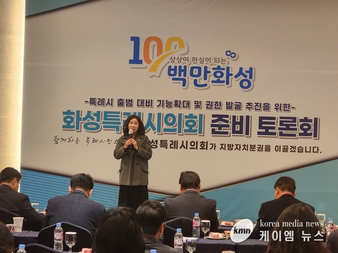 사진 김영진기자/축사하는 화성시의회 김경희 의장