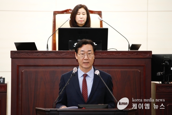 사진/정명근 화성시장이 시정연설을 하고있다.