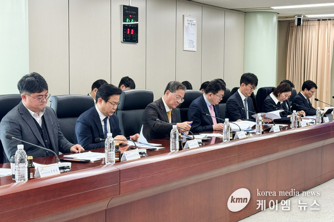 사진/사전 업무협약을 체결을위한 심의을하고있다.