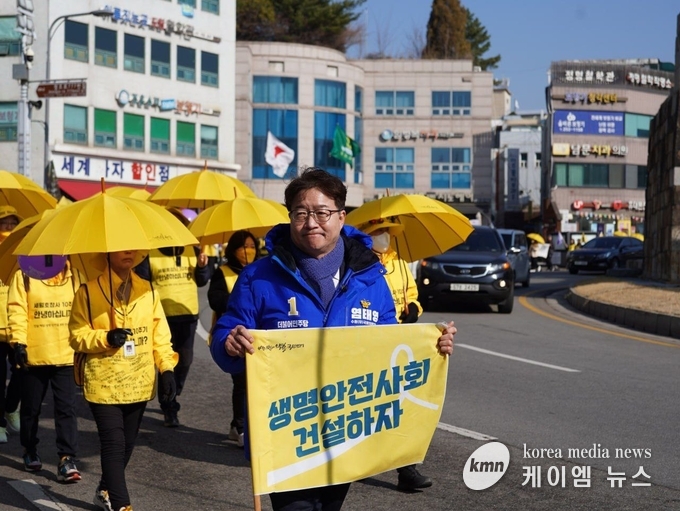 사진/염태영 후보 수원화성행궁광장에서