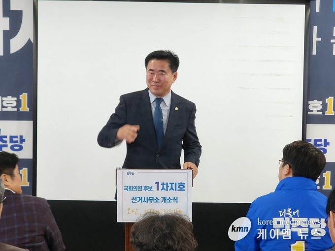 사진/성길용 오산시의회 의장이 축사를 하고있다.김영진기자