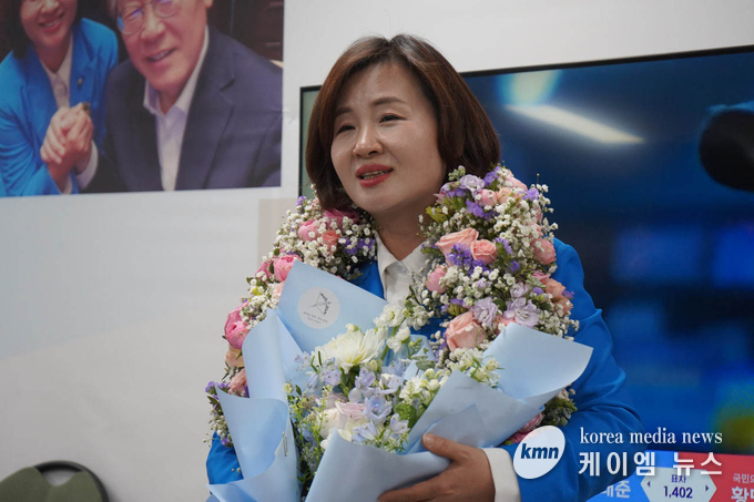 사진/이수진 당선인이 당선 소감을 발표 하고 있다.