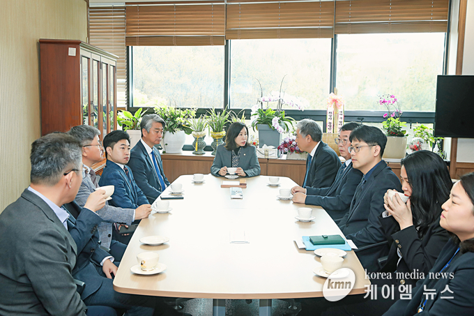 사진/2023회계연도 결산검사위원과 회의 모습