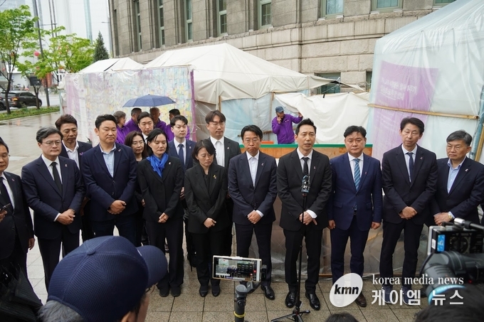 사진/윤종군 당선인 캠프 제공