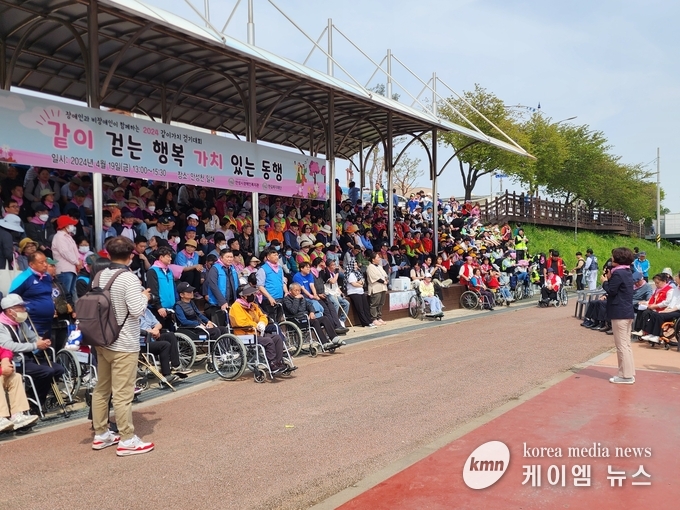 사진/김보라 안성시장이 축사를 하고있다.<김영진기자>