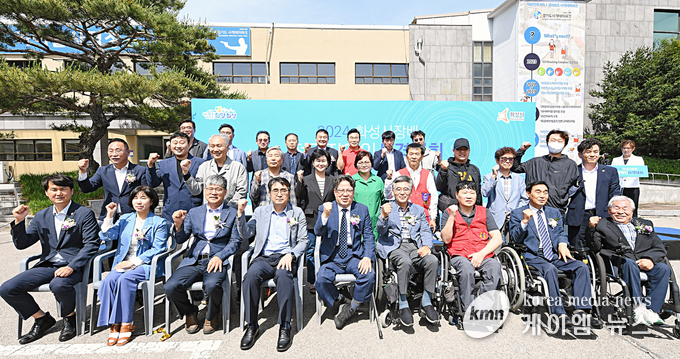 사진/전국장애인사격대회에 참석한 내빈 단체사진