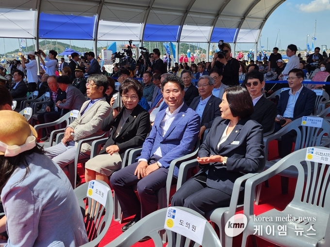 사진/앞줄 왼쪽부터 평택시 유승영의장, 의정부시의회 최정희의장, 오산시의회 성길용의장, 양평군의회 윤순옥의장<사진/김영진기자>