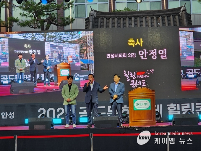 안정열 안성시의회 의장이 축사를하고있다.<사진/김영진기자>