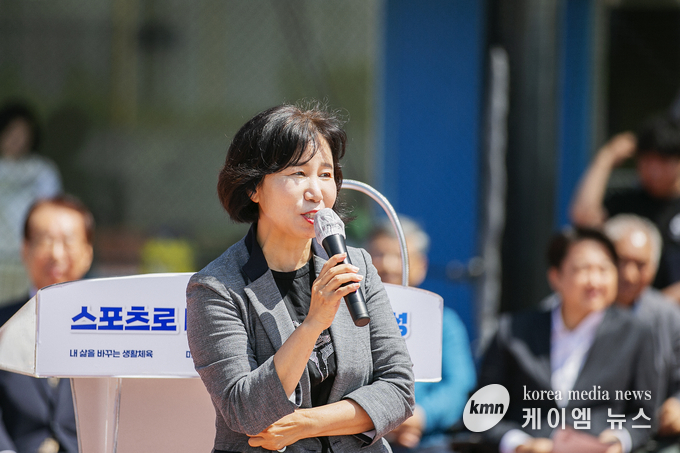 사진/전국유소년야구대회 축사하는 화성시의회 김경희 의장