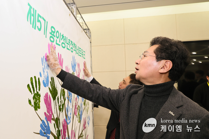 이상일시장이 열린 청년네트워크 발대식에 함께 하고있다 사진/용인특레시청 제공