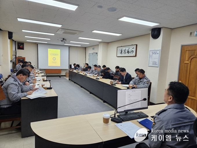 설 명절 특별치안 대책’을 논의하고있다 사진/안성경찰서 제공