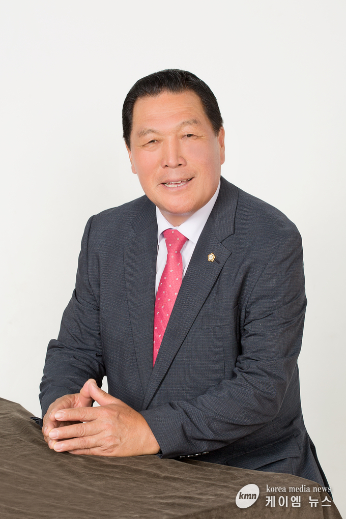 사진/ 안성시의회 안정열 의장의 인터뷰 모습