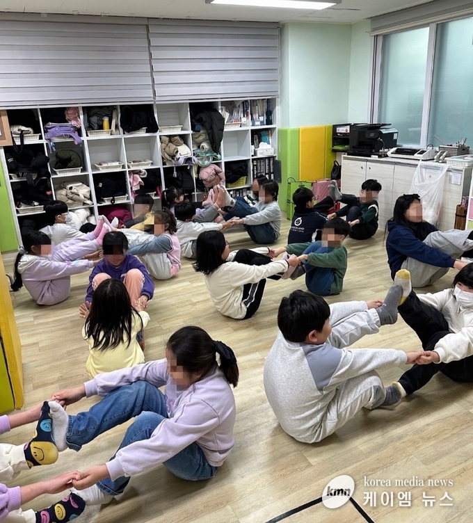 아동을 위한 건강키움 프로그램을 진행 하고있다 사진/화성특례시청 제공