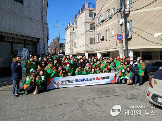 오색시장에서 자연재해 풍수해보험 가입 독려를 위한 안전점검의 날 캠페인을 했다 사진/오산시청 제공