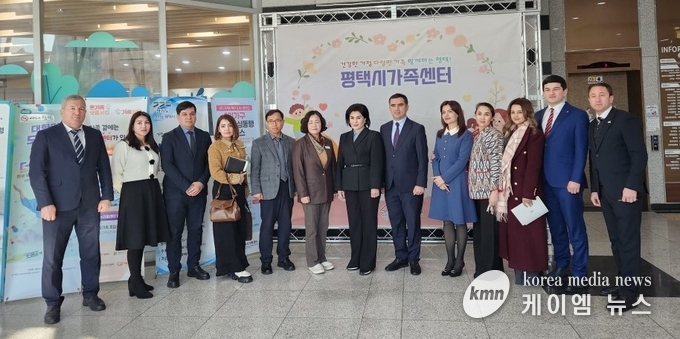  11명의 우즈베키스탄 관계자와 간담회를 개최했다 사진/평택시청 제공