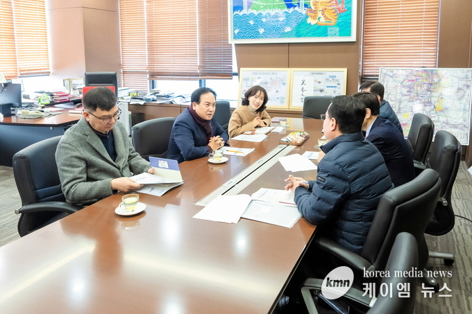 , DS파워와 지역난방 열요금 부담완화책 논의를 하고있다 사진/오산시청 제공