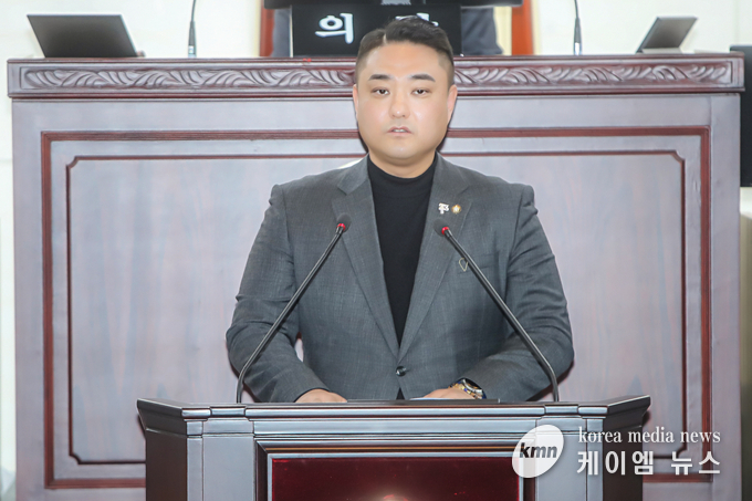 사진/김상균 화성특례시의원(더불어민주당·동탄 4・5・6동)은 18일 제239회 임시회 제1차 본회의에서 5분 자유발언을하고있다.